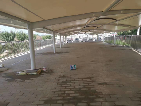 西安西鐵浐灞小區(qū)車棚完工